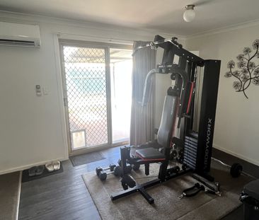 Beautiful 3x1 Brick House Low Maintenance With Lot Of Storage - Photo 3