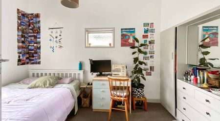 Sunny home in Berhampore - Photo 2