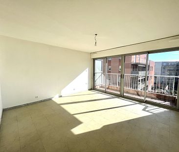 LOCATION STUDIO 32.84M² AVEC TERRASSE ET PARKING - Photo 5