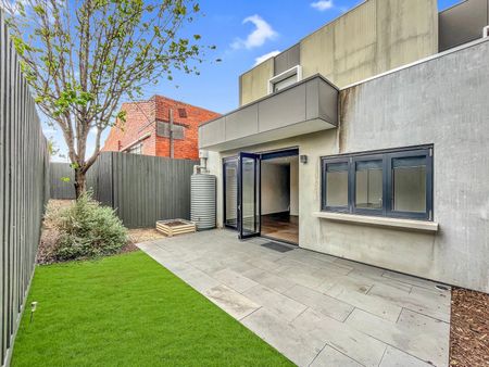 5/52 Gadd Street, Northcote VIC 3070 - Photo 2