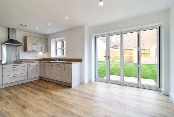 Taylor Lane, Preston, PR4 - Photo 1