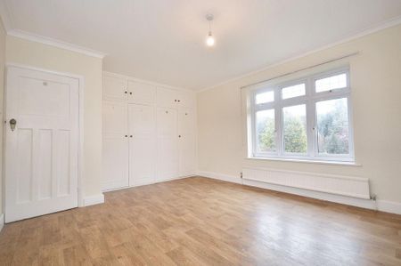 4 bedroom detached house to rent - Photo 4