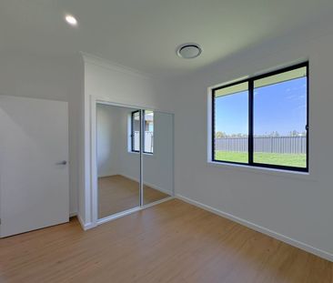 Family Friendly - Room to Grow - Fantastic Yard, Ducted Air Con, Al... - Photo 6