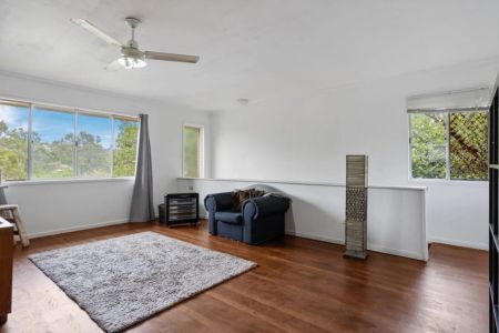 23 Roseglen Street, Greenslopes. - Photo 5