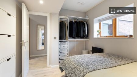 1-bedroom apartment for rent in Pembroke, Dublin - Photo 2