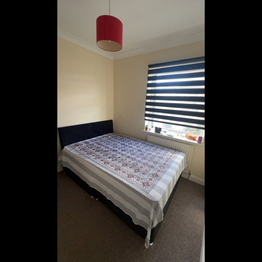 Room in a Shared House, Runfold Avenue, LU3 - Photo 1