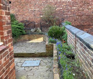 2 bedroom terraced house to rent - Photo 4