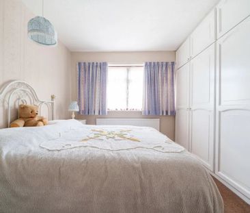 3 bed semi-detached house to rent in The Heights, Northolt, UB5 - Photo 1