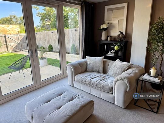 3 bedroom semi-detached house to rent - Photo 1