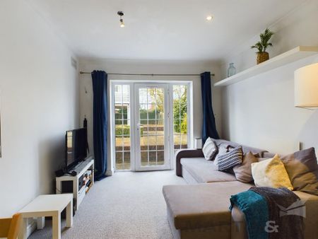 1 bedroom ground floor flat to rent - Photo 4