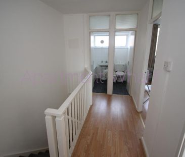 1 bedroom in a flat share to rent - Photo 4