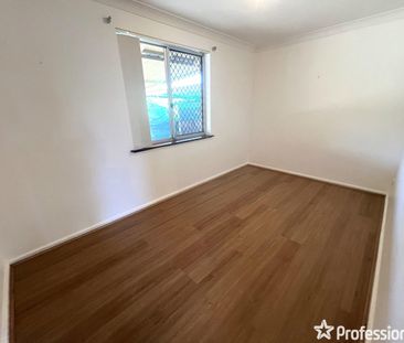 CUL-DE-SAC LOCATION! NEAT AS A PIN! - Photo 5