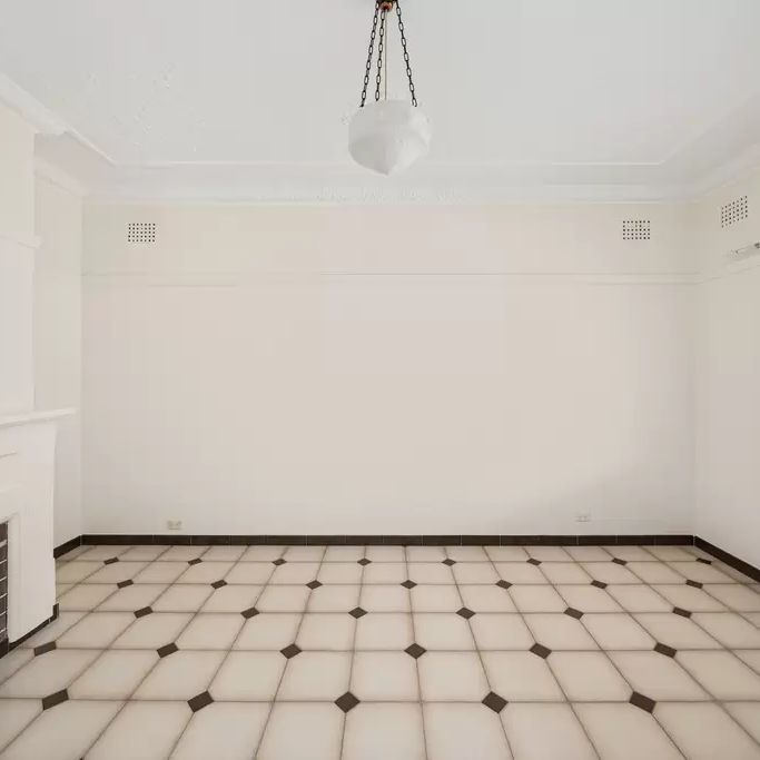 Spacious, tranquil living in character home - Photo 1