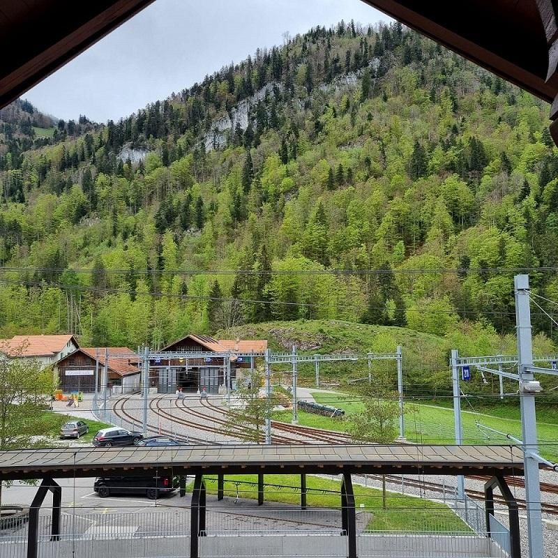 Spacieux appartement de 2,5 pièces avec deux balcons - Foto 1