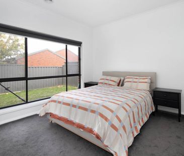 ELEGANT LIVING IN PRIME LOCATION - Photo 4