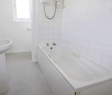 1 bedroom Upper Floor Flat flat to rent - Photo 4