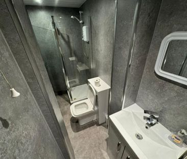2 bedroom ground floor flat to rent - Photo 1