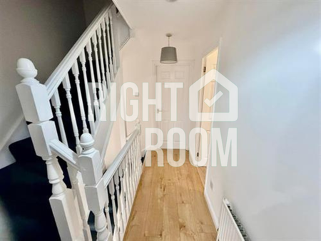 4 Bed House, Grimsby Grove, London E16 - Photo 5