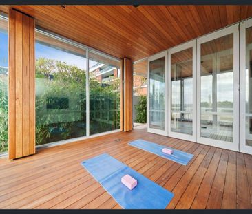 Luxurious One-Bedroom with an Expansive Balcony with Beautiful Amen... - Photo 4