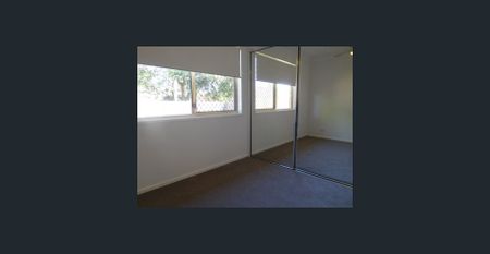 Low set Villa/Townhouse with low maintenance courtyard! Only 4 villa's in complex - Photo 5