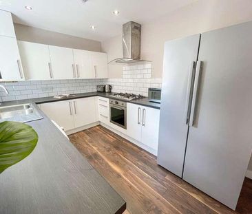 Ingrow Road, L6 - Photo 1