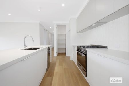 Spacious & Stylish Family Home with All the Extras! - Photo 3