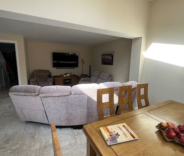 4 Bed Semi-Detached House, Violet Lane, CR0 - Photo 2