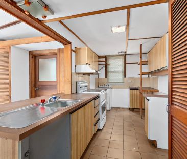 Character Cottage in a great location! - Photo 1