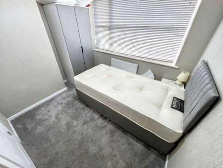 Romsey Road, Roseworth, Stockton-on-Tees, Durham, TS19 9DH - Photo 4