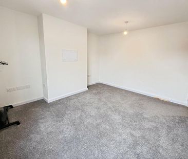 4 bedroom terraced house to rent - Photo 6