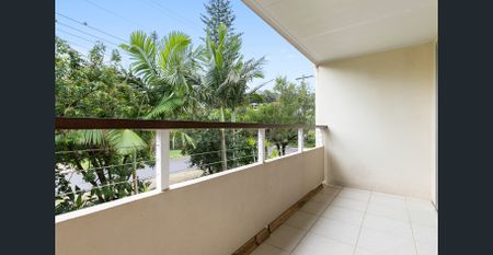 Convenient Top Floor Beachside Living - Photo 2