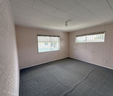 Prime Location! Easy access to all you could need! - Photo 2