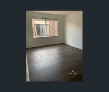 Stylish 4-Bedroom, Well-Connected Family Home in a Prime Maddingley... - Photo 3