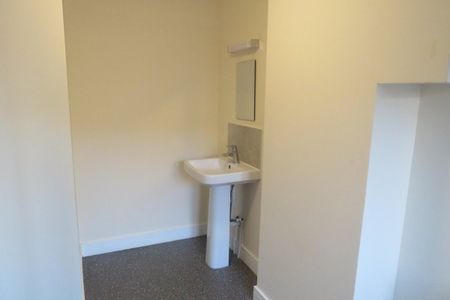 High Street - Photo 3