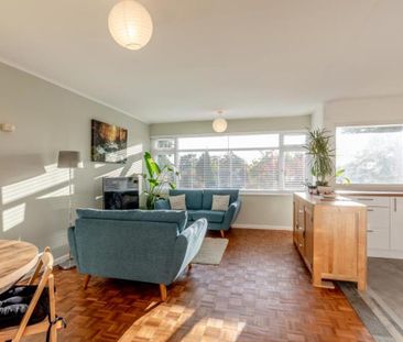 Spacious two double bedroom second floor apartment in Stoke Bishop! - Photo 1