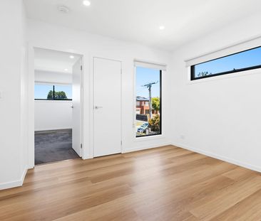 3 Bedroom Townhouse - Photo 4