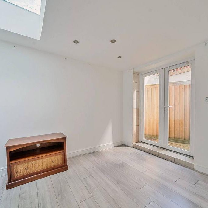 3 bedroom flat to rent - Photo 1