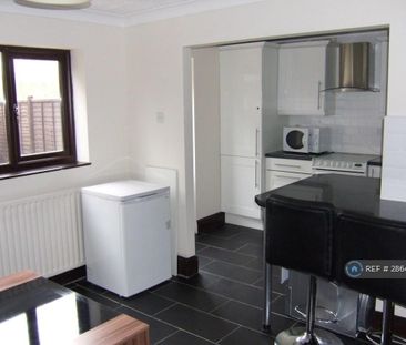 1 bedroom in a house share to rent - Photo 1
