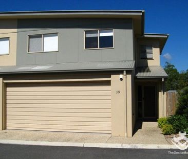 Double Garage Townhouse with Ducted AC - Photo 3