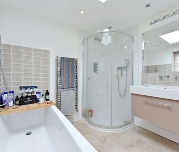 Beautifully presented cottage in lovely village - Photo 2
