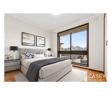 Spacious Family Home in a Prime Location! - Photo 4