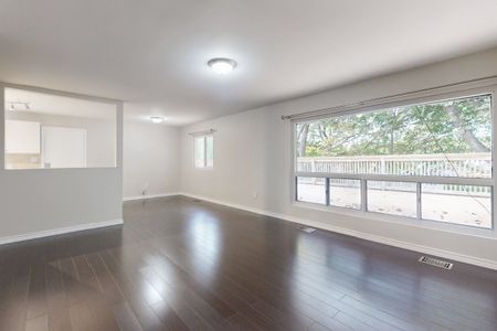 For Lease - 34 Orton Park Unit# Upper, Toronto, Ontario - Photo 2