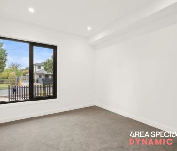 “Brand Town House in the Heart of Preston!” - Photo 1