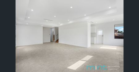 Modern Family Home - Photo 3