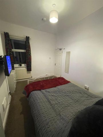 1 Beds - Property - - Photo 5