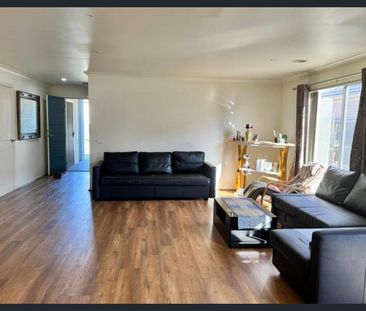 Spacious Family Living in a Convenient Cranbourne North Location - Photo 5