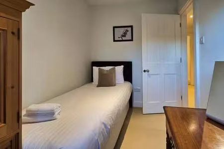 Monkstown Avenue - Photo 3