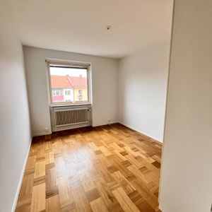 Östra Stallmästaregatan 12 - Photo 2