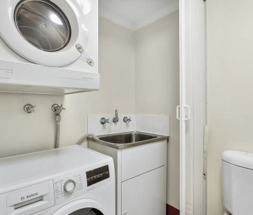 Partially furnished apartment in prime location - Photo 1
