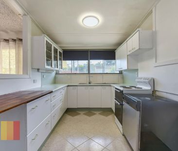 FAMILY FRIEINDLY, 3 BEDROOM HOME CLOSE TO EVERYTHING ! - Photo 5